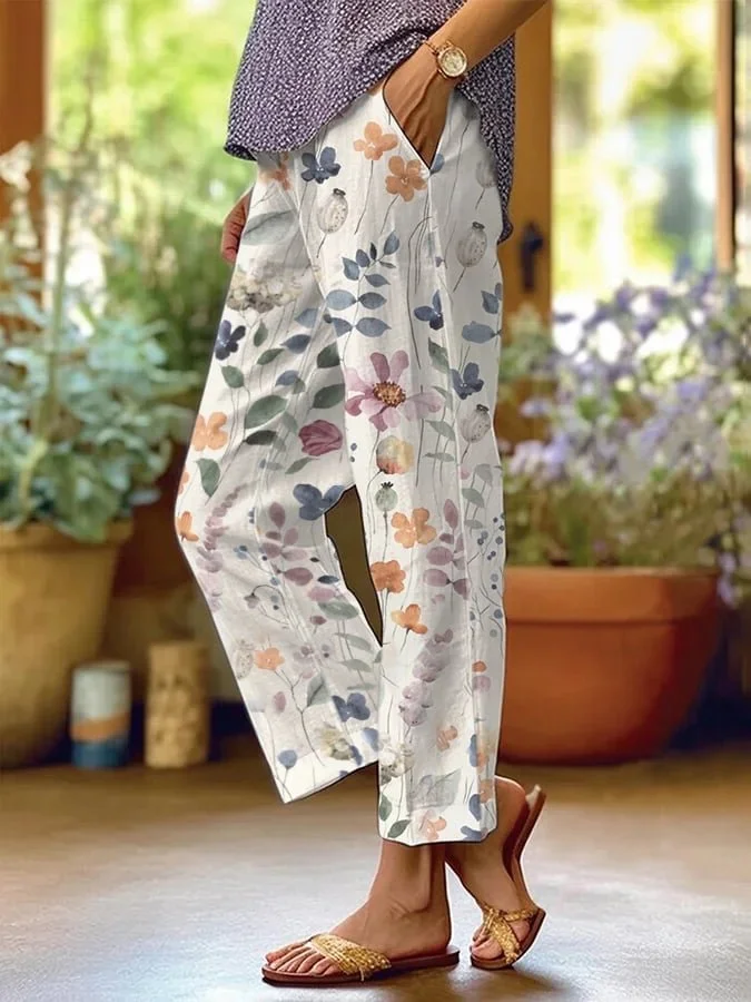 Lara – Losse Casual Broek Met Speelse Bloemetjesprint