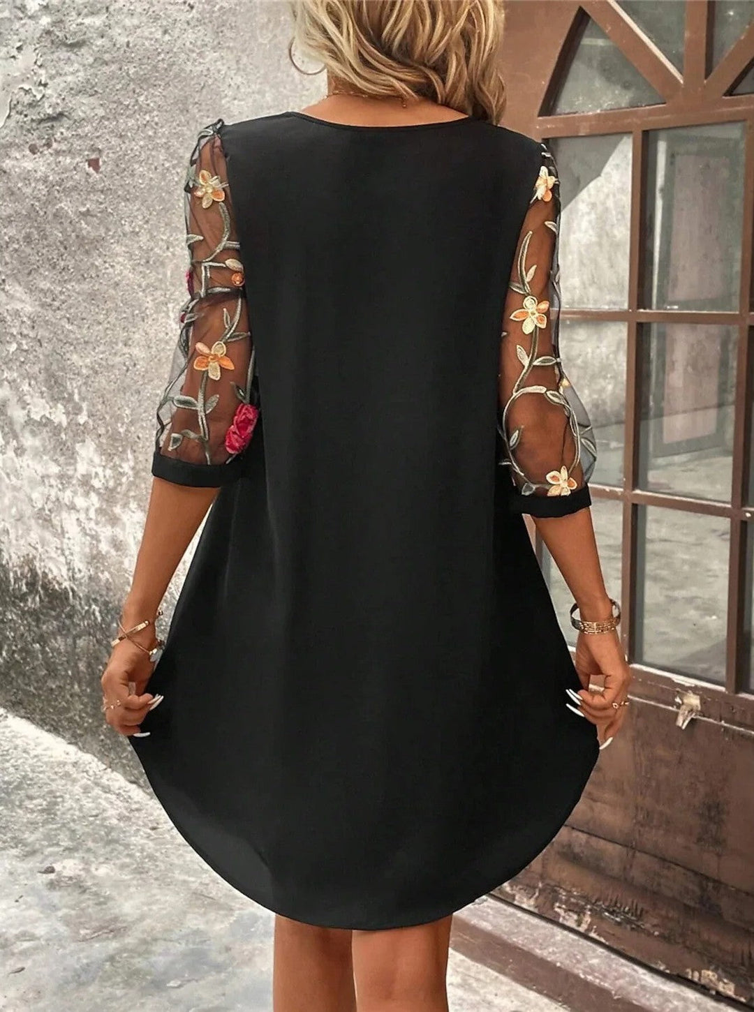 Naomi - Elegante Jurk met Kanten Mouwen