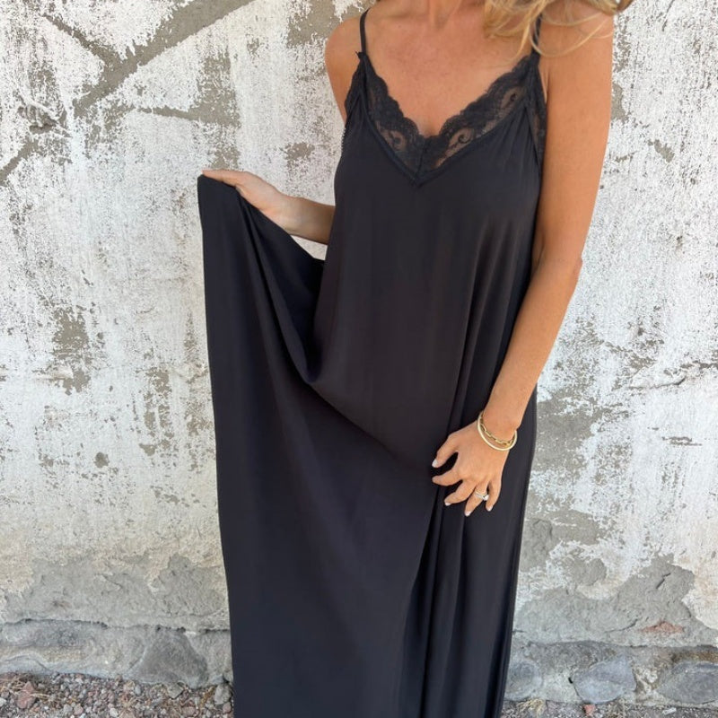 Daphne - Elegante Satijnen Jurk met Kant